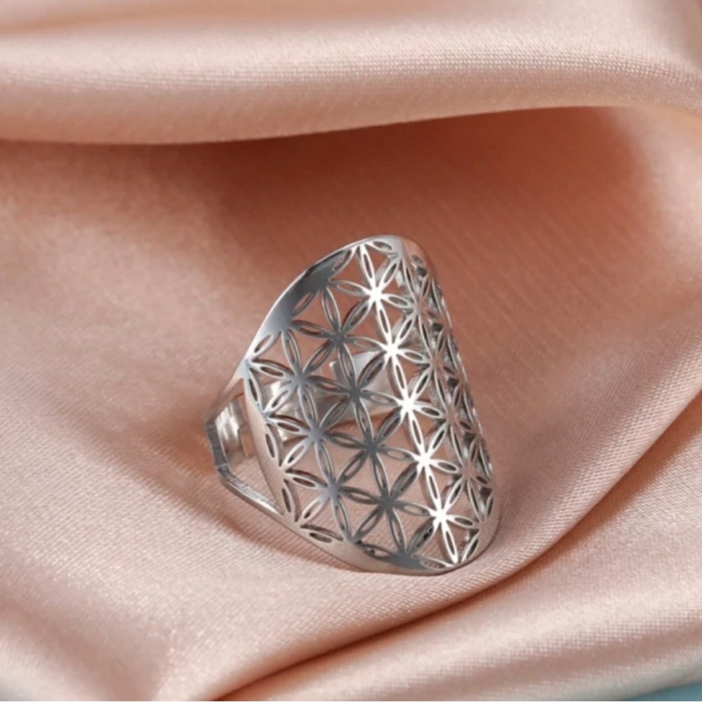 Ring (Flower of life)